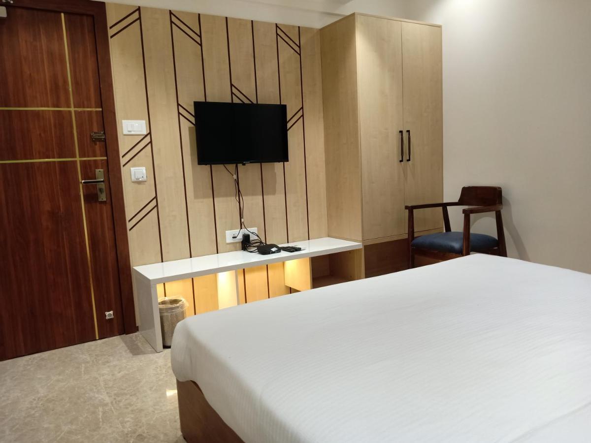 Hotel Suvarnam Residency أحمدناغار الغرفة الصورة