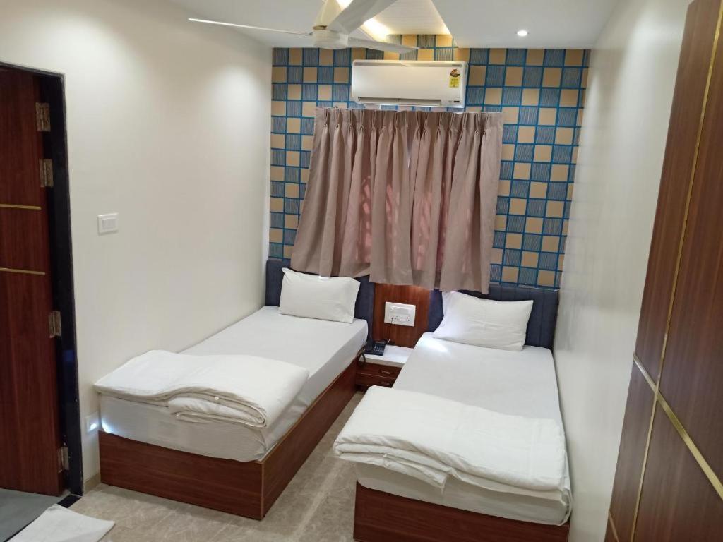Hotel Suvarnam Residency أحمدناغار المظهر الخارجي الصورة
